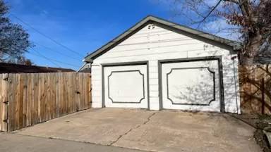 Main picture of 1647 S Main St