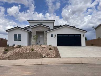 Main picture of 583 N Staci Dr