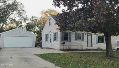 Main picture of 329 18 1/2 Ave SW