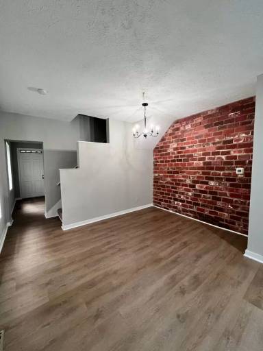 Main picture of 16 Clay St