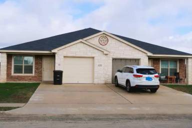Main picture of 1204 Vanguard Ln