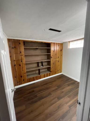 Main picture of 1044 S Harris Ave