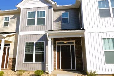 Main picture of 127 Creekland Way