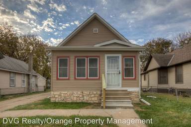 Main picture of 2413 Blondo St
