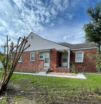 Main picture of 901 S Erie Ave
