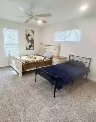Main picture of 3224 W Houston St
