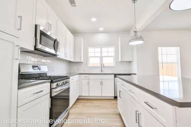 Main picture of 10926 Norwich Ave
