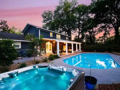 Main picture of 584 Fort Johnson Rd