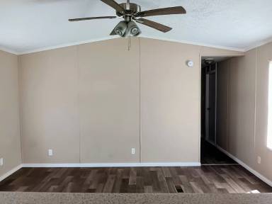 Main picture of 80 Christopher Cir
