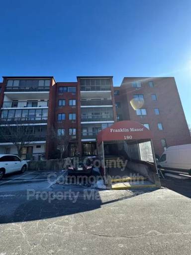Main picture of 180 Green St