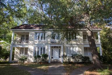 Main picture of 920 Poplar Blvd