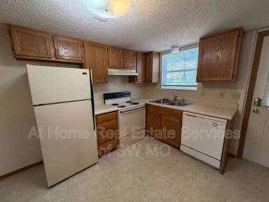Main picture of 1143 W Hall St