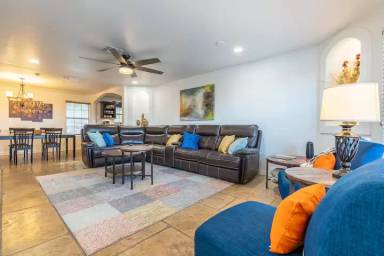 Main picture of 515 W Crestline Dr