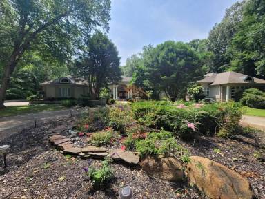 Main picture of 195 Stacey Hollow Ln