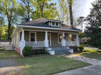 Main picture of 1300 Evergreen Ave