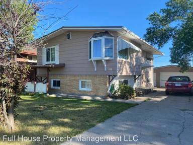 Main picture of 1004 10th Ave NW