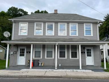 Main picture of 262 Main St