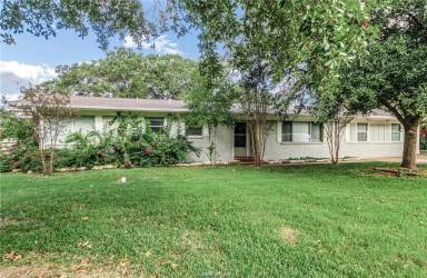 Main picture of 312 Tee Dr