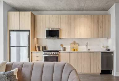 Main picture of 986 W Van Buren St