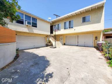 Main picture of 1517 1/2 E Maple St