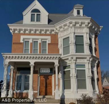 Main picture of 1231 Maine St