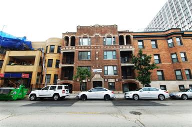 Main picture of 851 W Montrose Ave