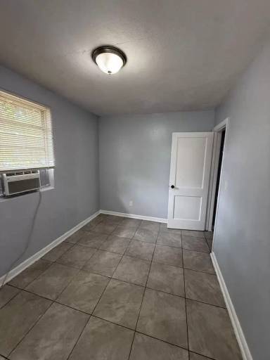Main picture of 1046 W 8th St