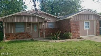 Main picture of 220 NW 82nd St