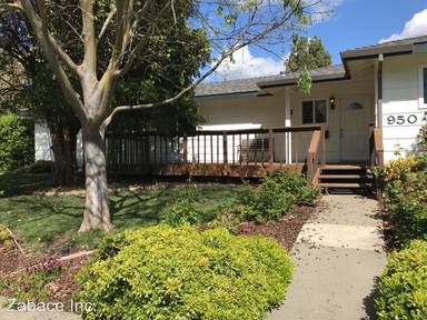 Main picture of 950 Pecan Pl