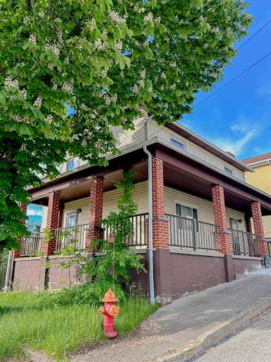 Main picture of 21 Oak St