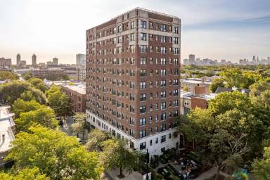 Main picture of 1325 W Wilson Ave Apartments