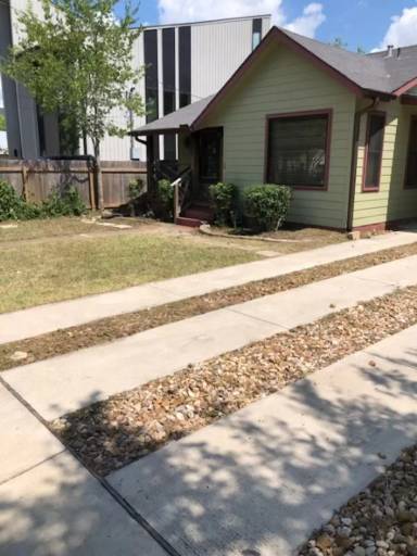 Main picture of 1410 W 51st St