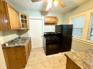 Main picture of 1506 S 81st St