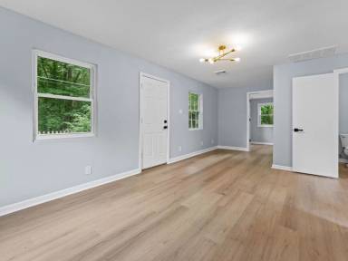 Main picture of 1400 Vine St
