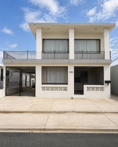 Main picture of 306 Calle 23 NE