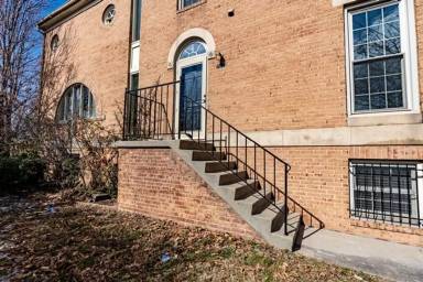 Main picture of 1204 S Kenwood Ave