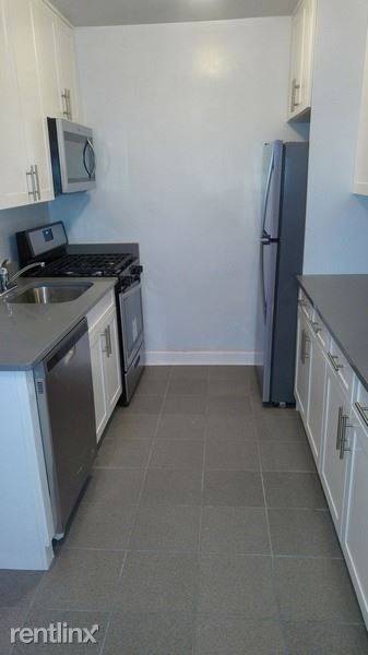 Main picture of 3955 Greenpoint Ave