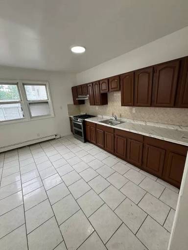 Main picture of 84 Thomas St