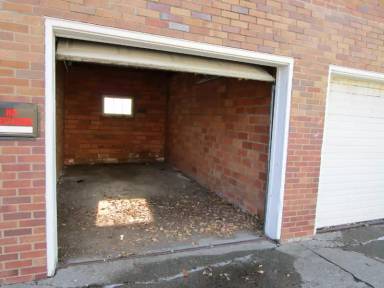 Main picture of 2 Park Dr S