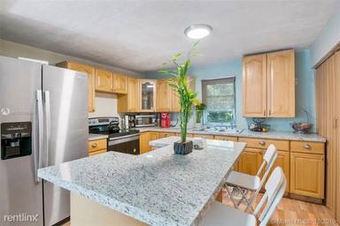 Main picture of 2507 NE 183rd St