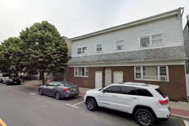 Main picture of 575 Roosevelt Ave
