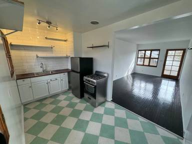 Main picture of 1177 N Hoover St