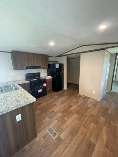 Main picture of 2000 S Houston Ave