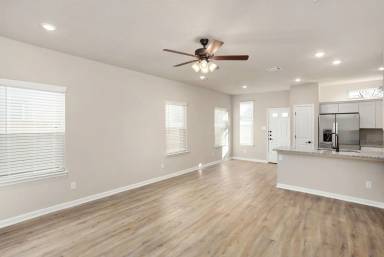 Main picture of 815 Soria Pl