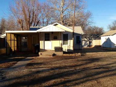Main picture of 406 E 3rd St