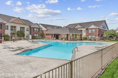 Main picture of Fox Run Condos