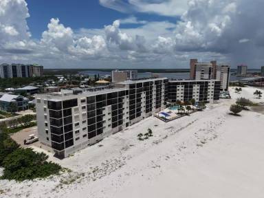 Main picture of Castle Beach