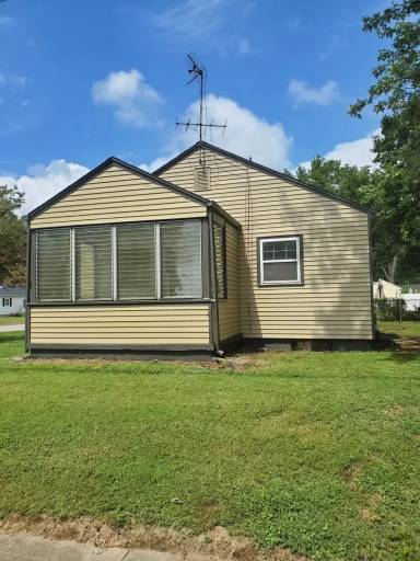 Main picture of 1220 S Parker Dr