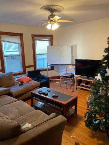 Main picture of 121 Calumet St