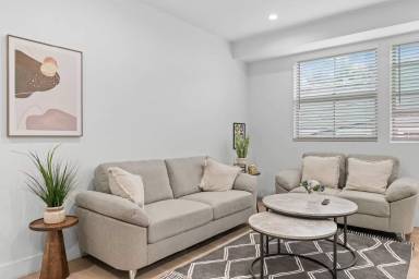 Main picture of 3806 S Budlong Ave
